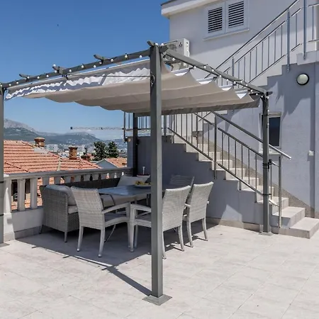 Park With Terrace Daire