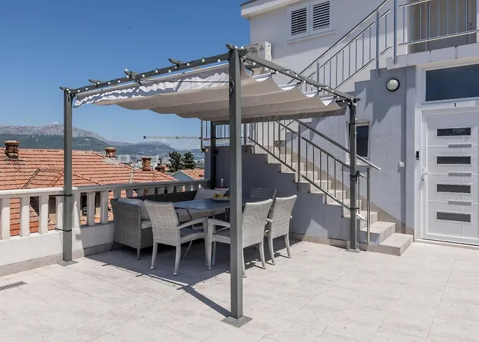 Park With Terrace Daire
