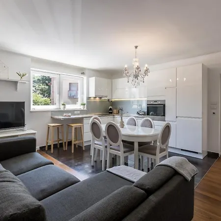 Park With Terrace Apartman